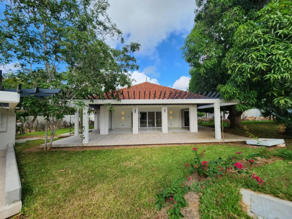 Three-bedroom villa with terrace and lawn at Maya Ilai